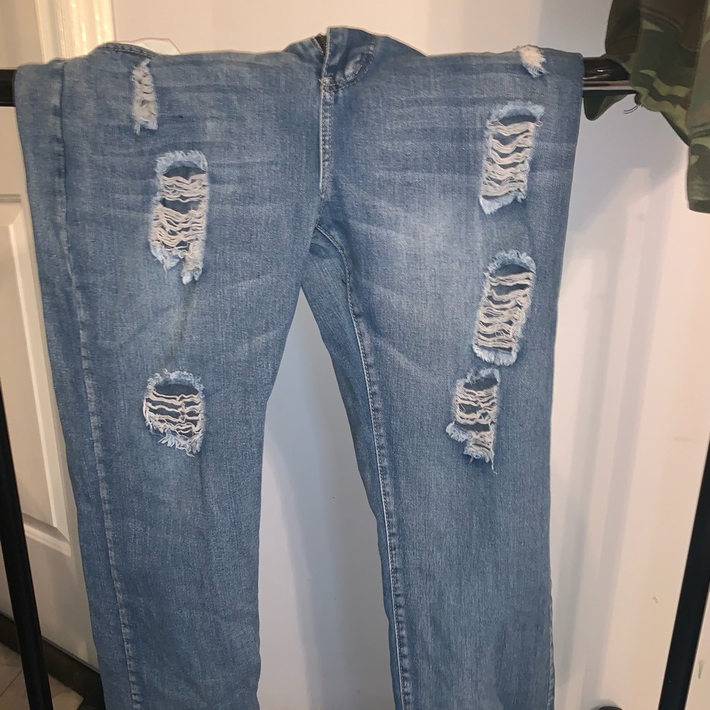 Men’s ripped jeans